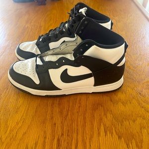 Nike dunk high “ black and white “